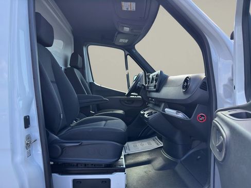 Used 2019 Mercedes-Benz Sprinter 170 w/ Chrome Grille Package image 16