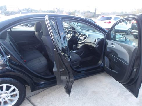 Used 2020 Chevrolet Sonic LT w/ Convenience Package image 6