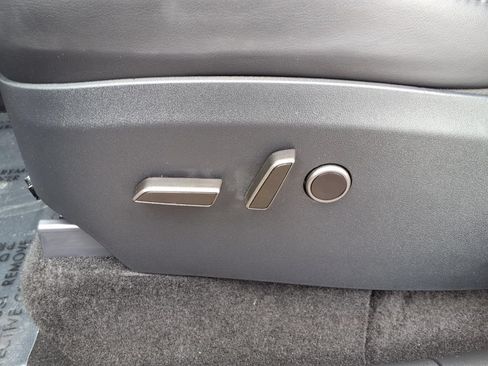 Used 2024 Tesla Model Y Performance AWD/4WD image 19