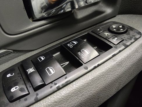 Used 2019 RAM 1500 Classic SLT w/ Luxury Group image 27