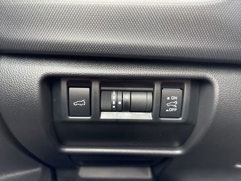 Used 2025 Subaru Forester Premium image 29