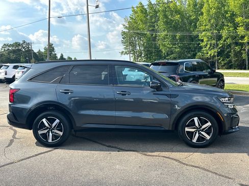 Certified 2023 Kia Sorento S FWD image 2