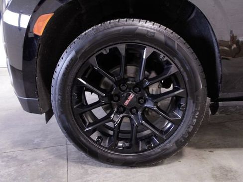 Used 2023 GMC Yukon Denali image 12