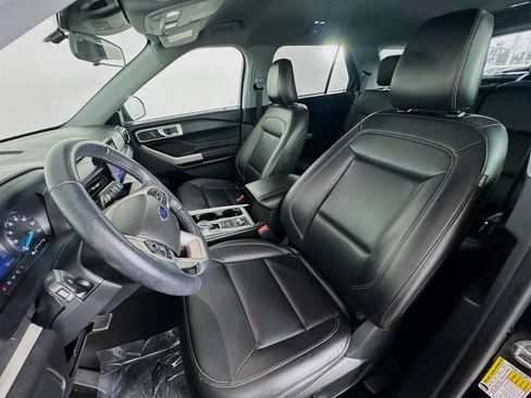 Used 2022 Ford Explorer XLT w/ Equipment Group 202A image 11