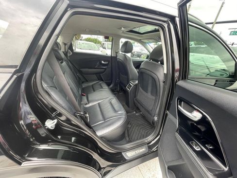 Used 2017 Kia Niro Touring FWD image 6