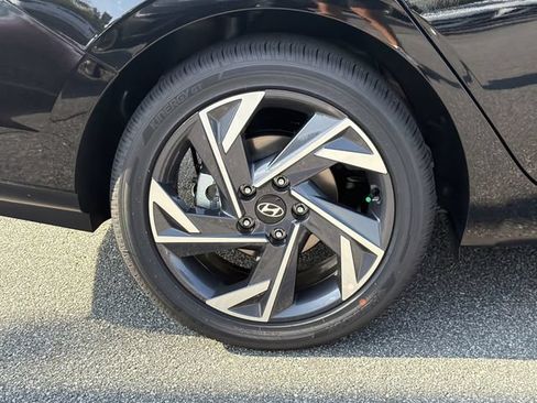 New 2026 Hyundai Elantra Limited FWD image 19
