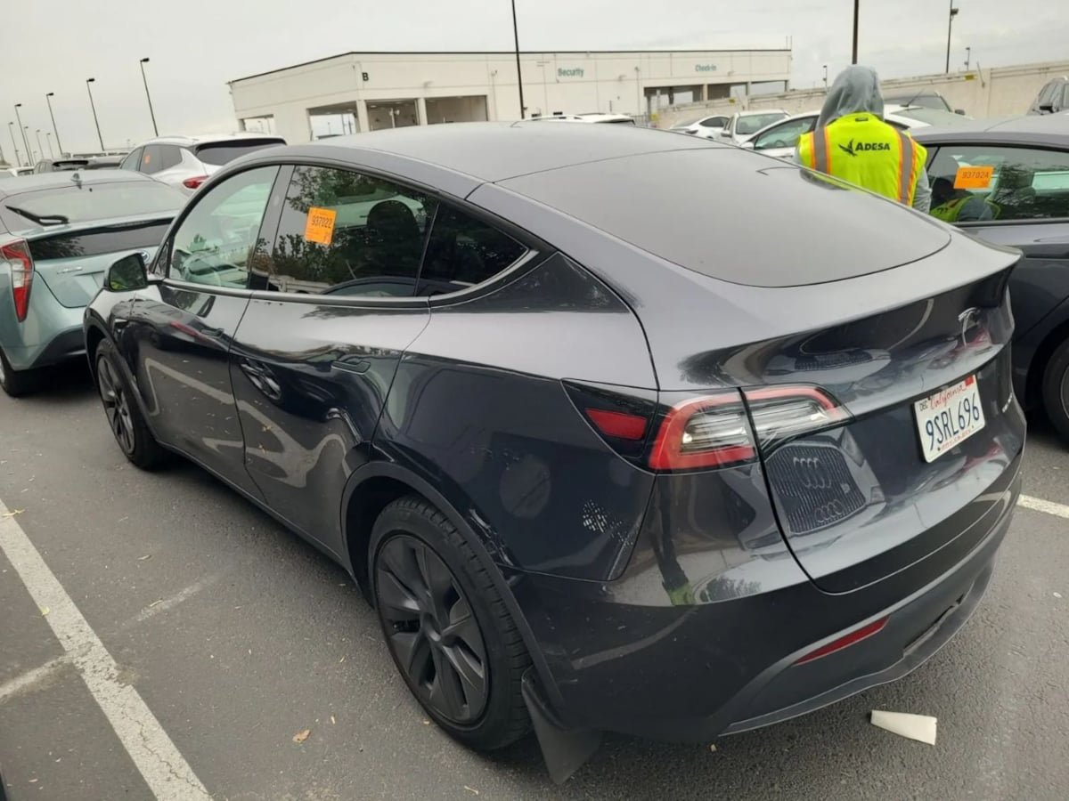 Used 2025 Tesla Model Y Long Range AWD/4WD image 7