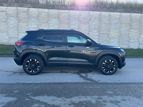 Used 2023 Chevrolet TrailBlazer LT image 2