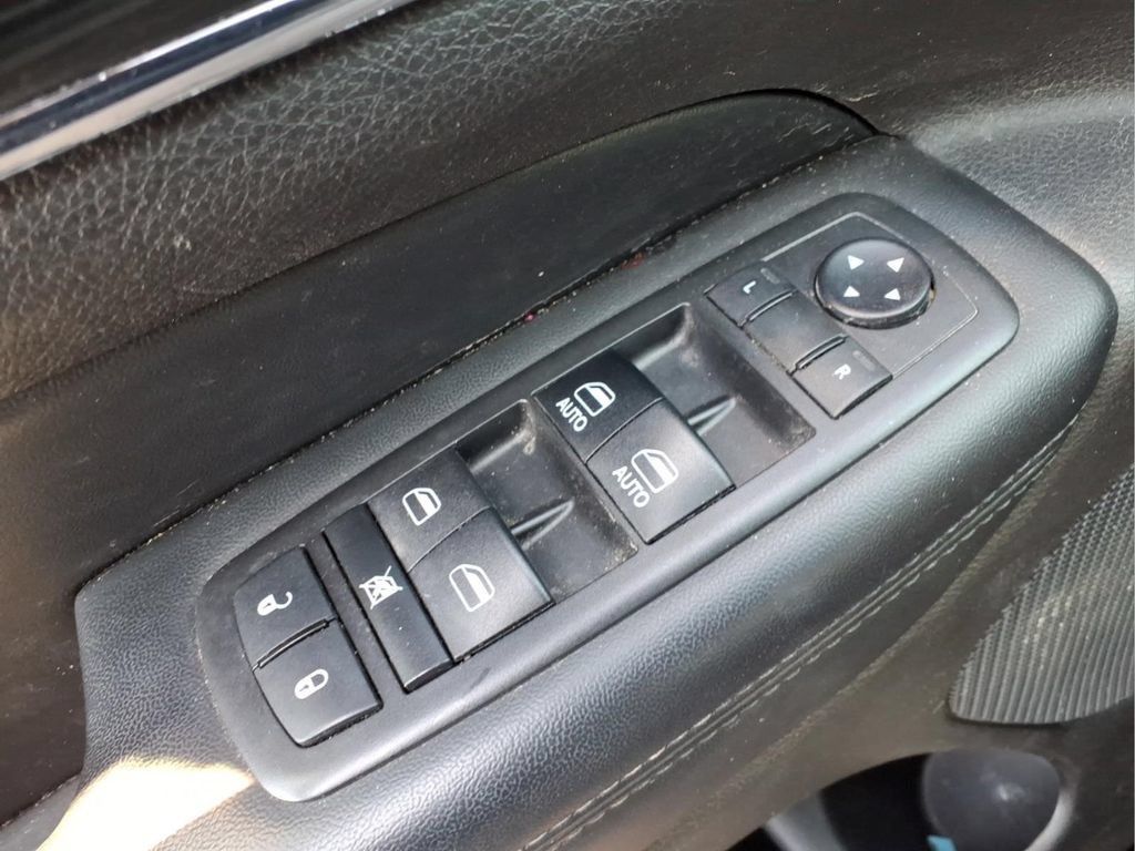 Used 2019 Jeep Grand Cherokee Limited w/ Trailer Tow Group IV AWD/4WD image 17