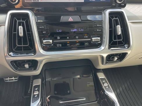 Used 2023 Kia Sorento SX Prestige w/ Panoramic Sunroof Package AWD/4WD image 28