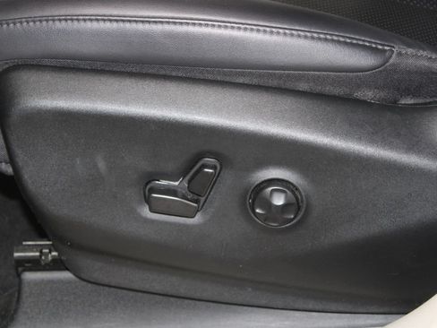 Used 2024 Chrysler Pacifica Touring-L FWD image 18