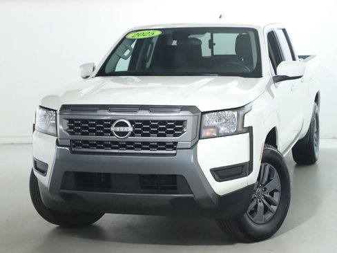 Certified 2025 Nissan Frontier SV RWD image 5