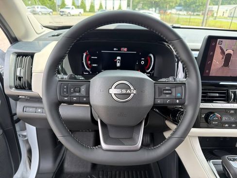 Used 2026 Nissan Pathfinder SL w/ SL Premium Package AWD/4WD image 15