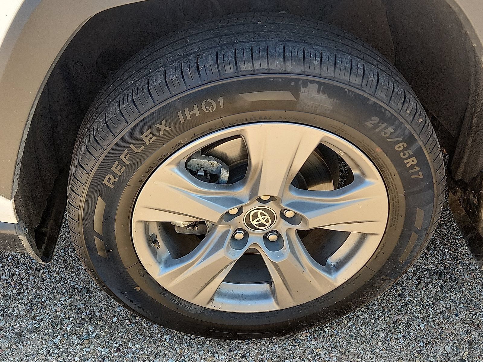 Used 2024 Toyota RAV4 XLE w/ Convenience Package FWD image 5