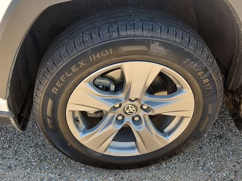 Used 2024 Toyota RAV4 XLE w/ Convenience Package FWD image 5