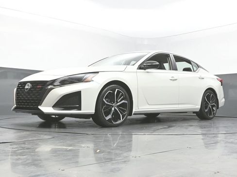 Used 2023 Nissan Altima 2.5 SR image 48