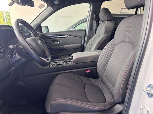 Certified 2025 Honda Pilot Sport image 18