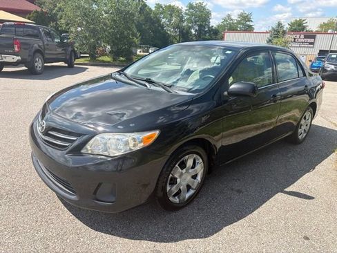 Used 2013 Toyota Corolla LE FWD image 3