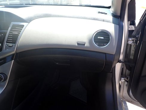 Used 2012 Chevrolet Cruze LS image 34