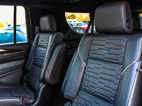 Used 2022 Cadillac Escalade ESV Sport Platinum w/ LPO, ONYX Package image 34