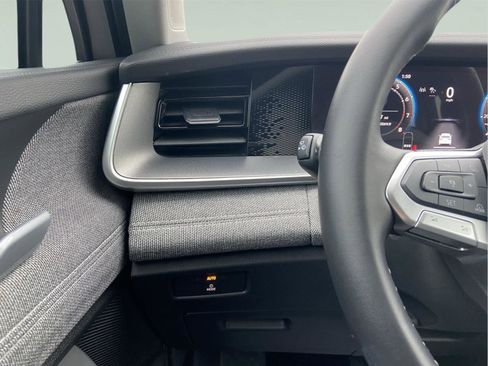 Used 2025 Volkswagen Tiguan S image 21