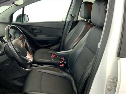 Used 2018 Chevrolet Trax LT w/ Redline Edition FWD image 11