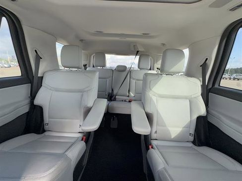 Used 2025 Ford Expedition Platinum w/ Driver's Package AWD/4WD image 11