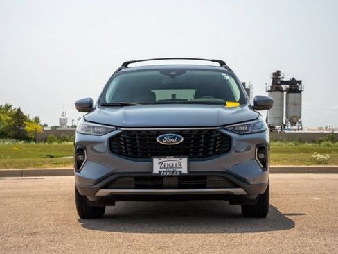 Used 2023 Ford Escape Platinum AWD/4WD image 2