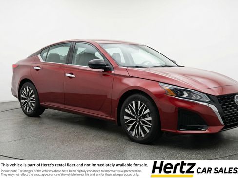 Used 2025 Nissan Altima 2.5 SV image 1
