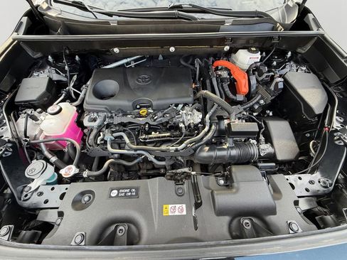 Used 2023 Toyota RAV4 XLE Premium image 9