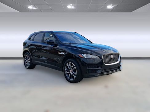 Used 2017 Jaguar F-PACE Premium image 7