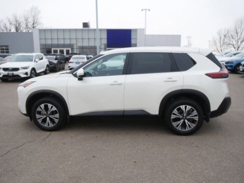 Used 2023 Nissan Rogue SV image 4