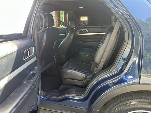 Used 2016 Ford Explorer XLT w/ Equipment Group 202A AWD/4WD image 20