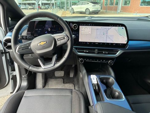 Used 2024 Chevrolet Equinox EV LT image 4