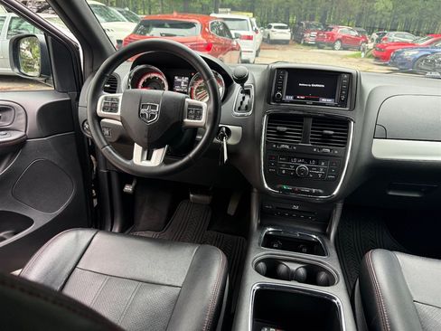 Used 2016 Dodge Grand Caravan R/T w/ Driver Convenience Group FWD image 18