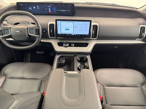 Used 2025 Ford Expedition Active image 17