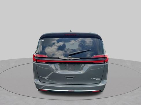 Used 2021 Chrysler Pacifica Limited AWD/4WD image 15
