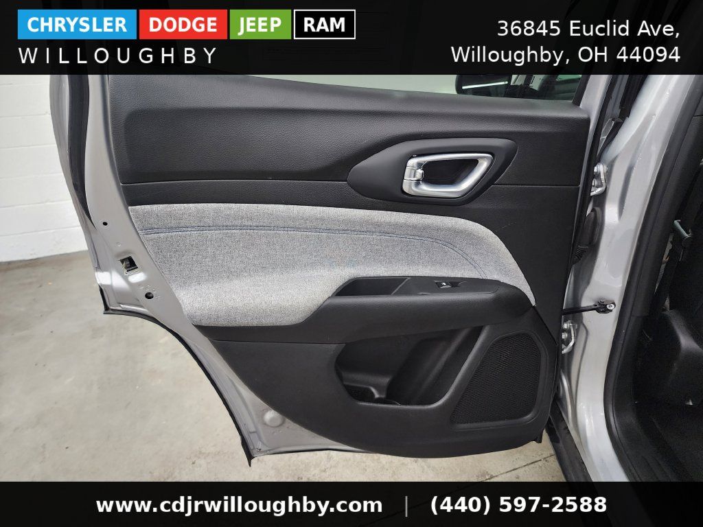 Used 2024 Jeep Compass Latitude AWD/4WD image 24