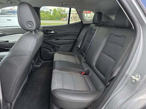 Used 2025 Chevrolet Trax LT FWD image 14
