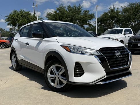 Used 2024 Nissan Kicks S FWD image 2