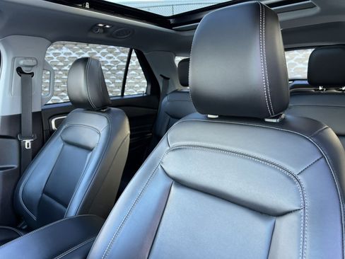 Certified 2022 Ford Explorer XLT w/ Equipment Group 202A image 15