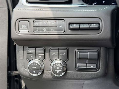 Used 2023 GMC Yukon Denali Ultimate AWD/4WD image 25
