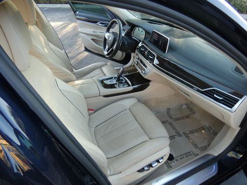 Used 2016 BMW 750i xDrive image 25