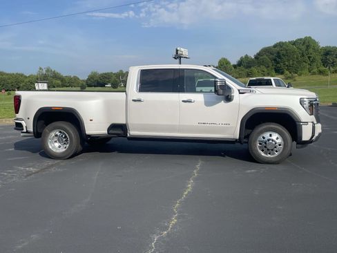New 2025 GMC Sierra 3500 Denali w/ Denali Reserve Package image 11