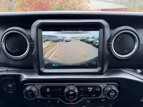 Used 2022 Jeep Wrangler Unlimited Sahara AWD/4WD image 21