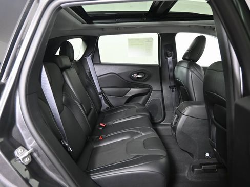 Used 2022 Jeep Cherokee Limited image 15