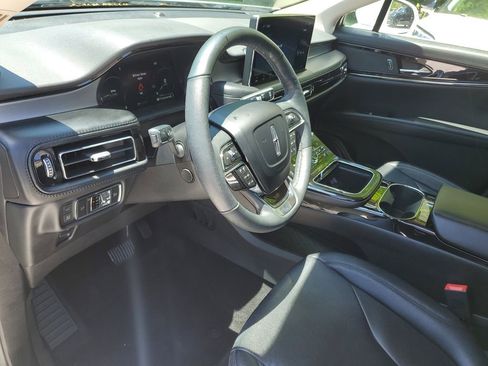 Used 2023 Lincoln Nautilus FWD w/ Premium Package image 19