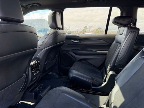 Used 2024 Jeep Grand Cherokee L Altitude image 23