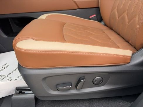 New 2026 Nissan Pathfinder Platinum image 9