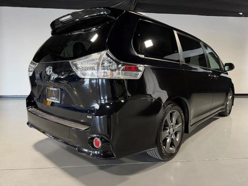 Used 2015 Toyota Sienna SE Premium FWD image 4